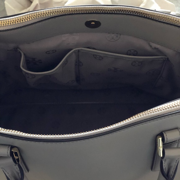 Tory Burch Double Zip Robinson Tote in Storm Grey - Picture 5 of 7
